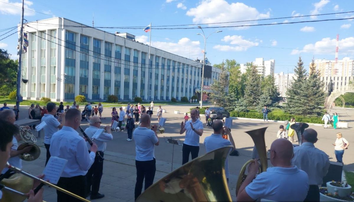 Духовой оркестр открыл летний сезон
