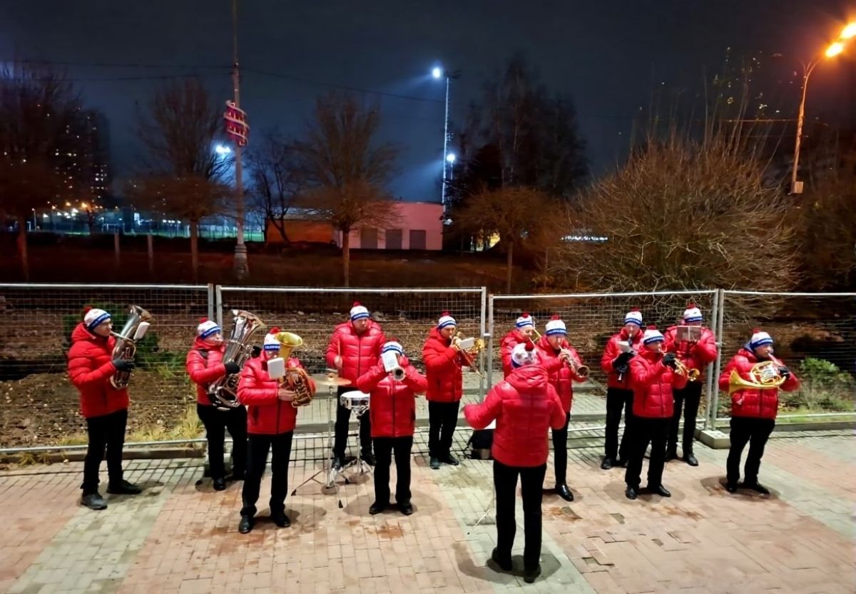 Духовой оркестр поддержал одинцовских волейболисток