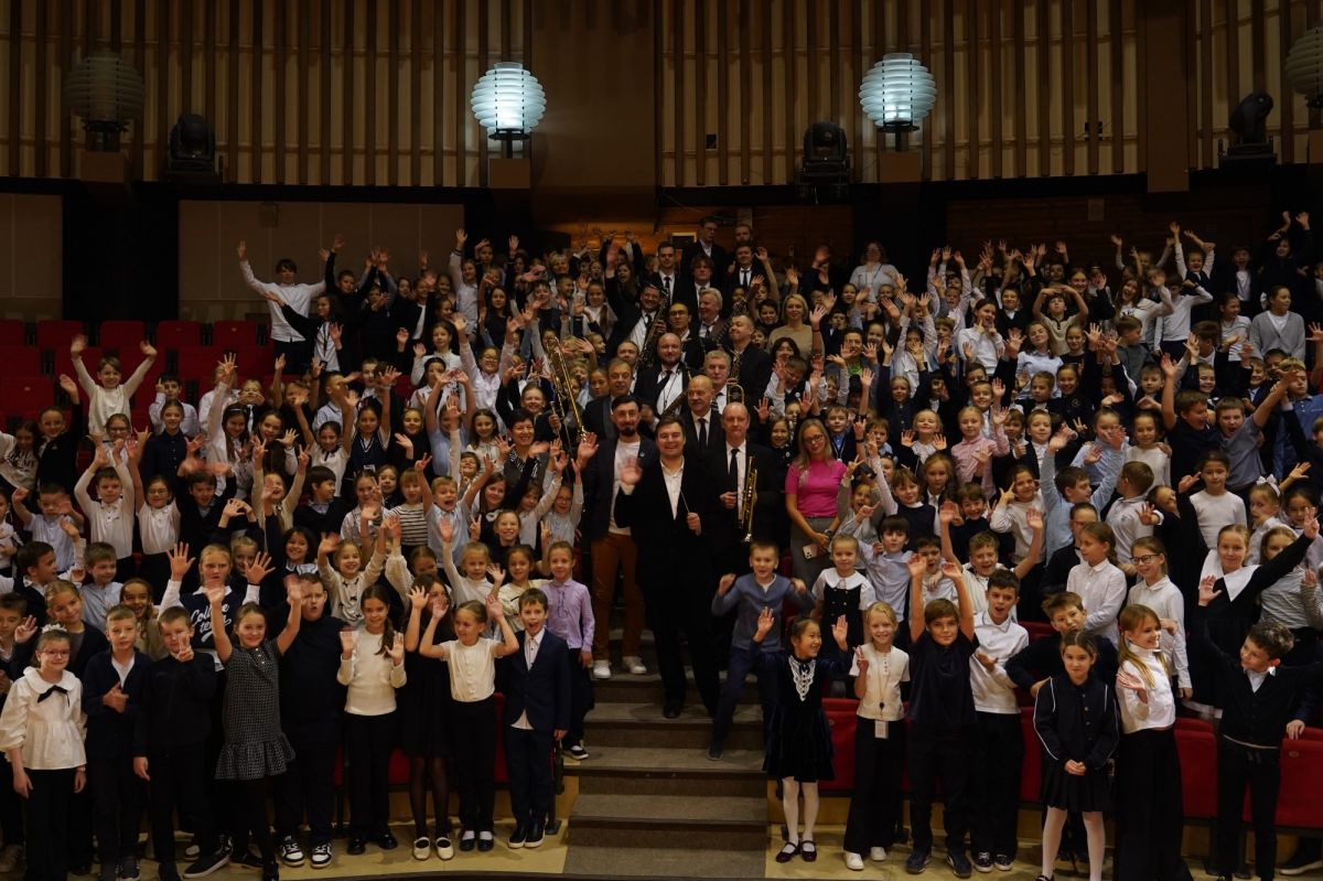 Ученики Одинцовской лингвистической гимназии посмотрели программу «Музыкальный путеводитель»