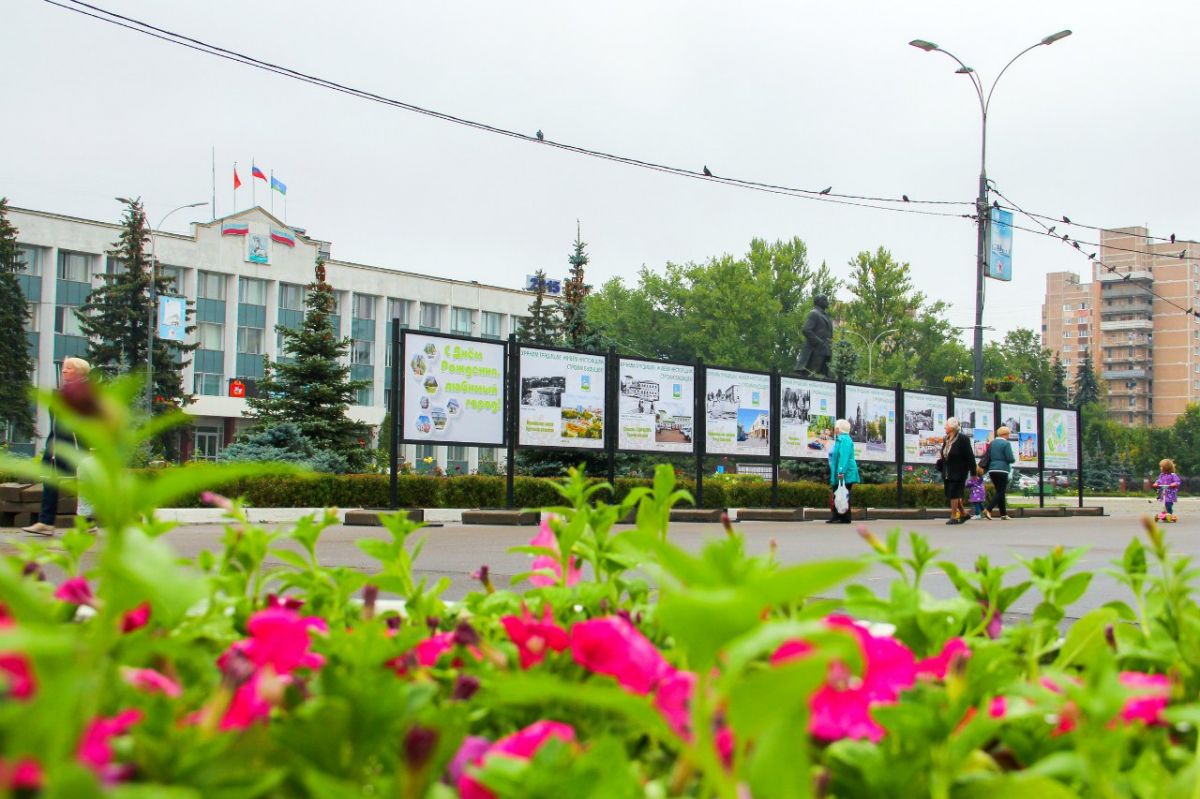 В центре Одинцово установили стенды с ретро-видами города