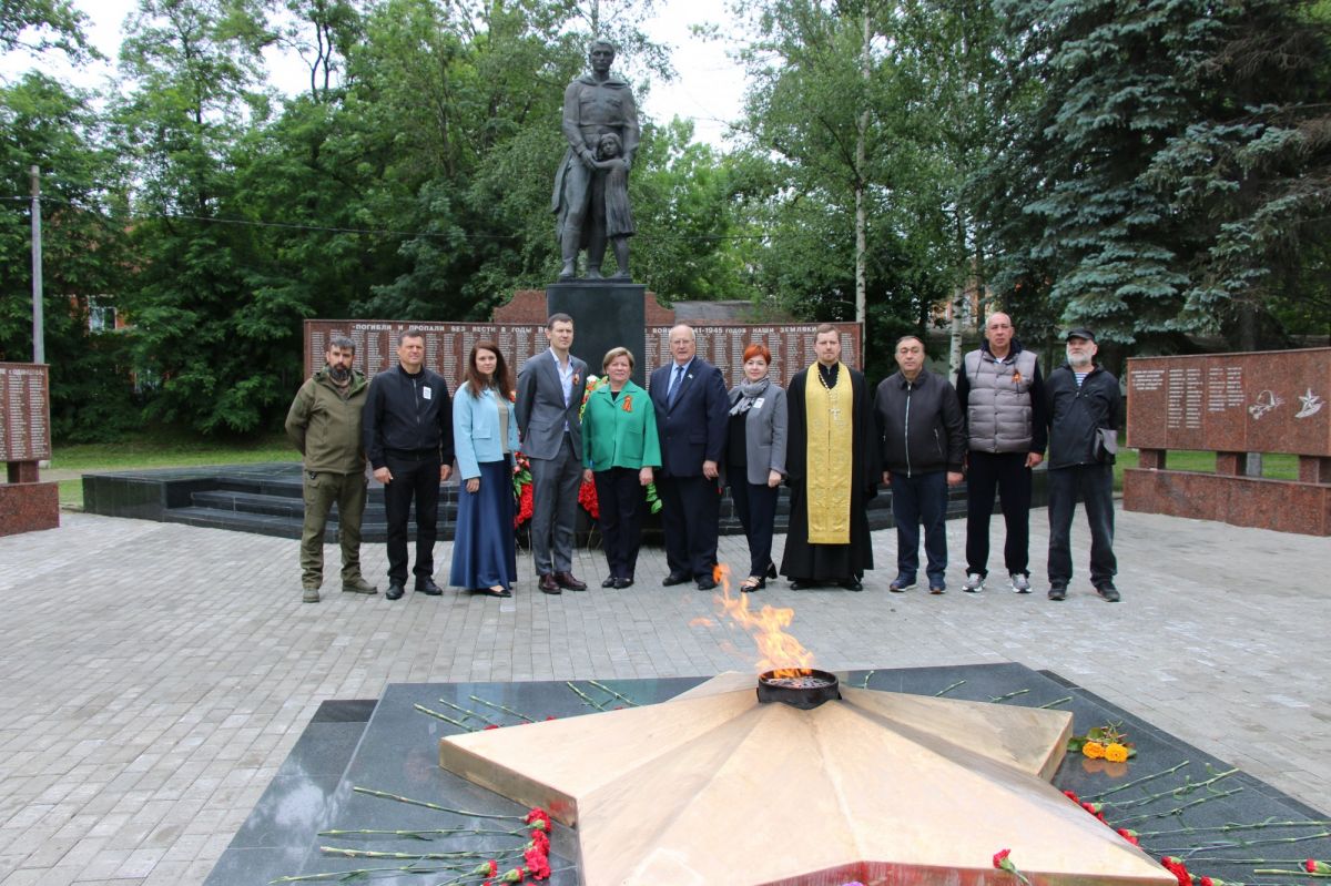 День памяти и скорби у Мемориального комплекса «Вечный огонь»