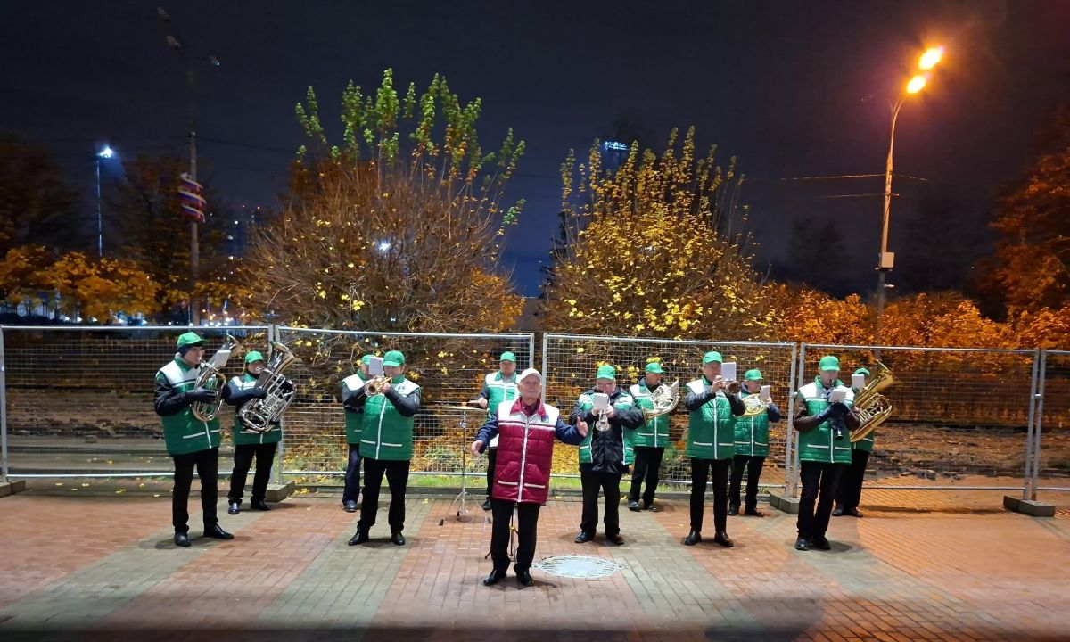 Группа поддержки – Духовой оркестр!